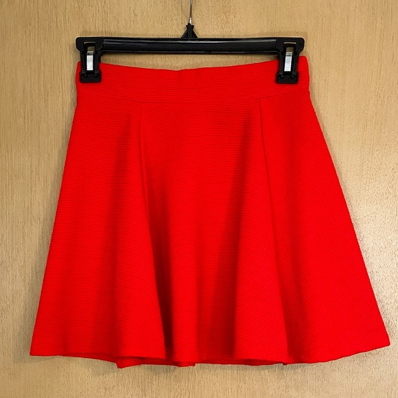 Divided by H&M Red Ribbed A-Line Flare Skater Mini Skirt with Zip Back - Size XS - Picture 3 of 8